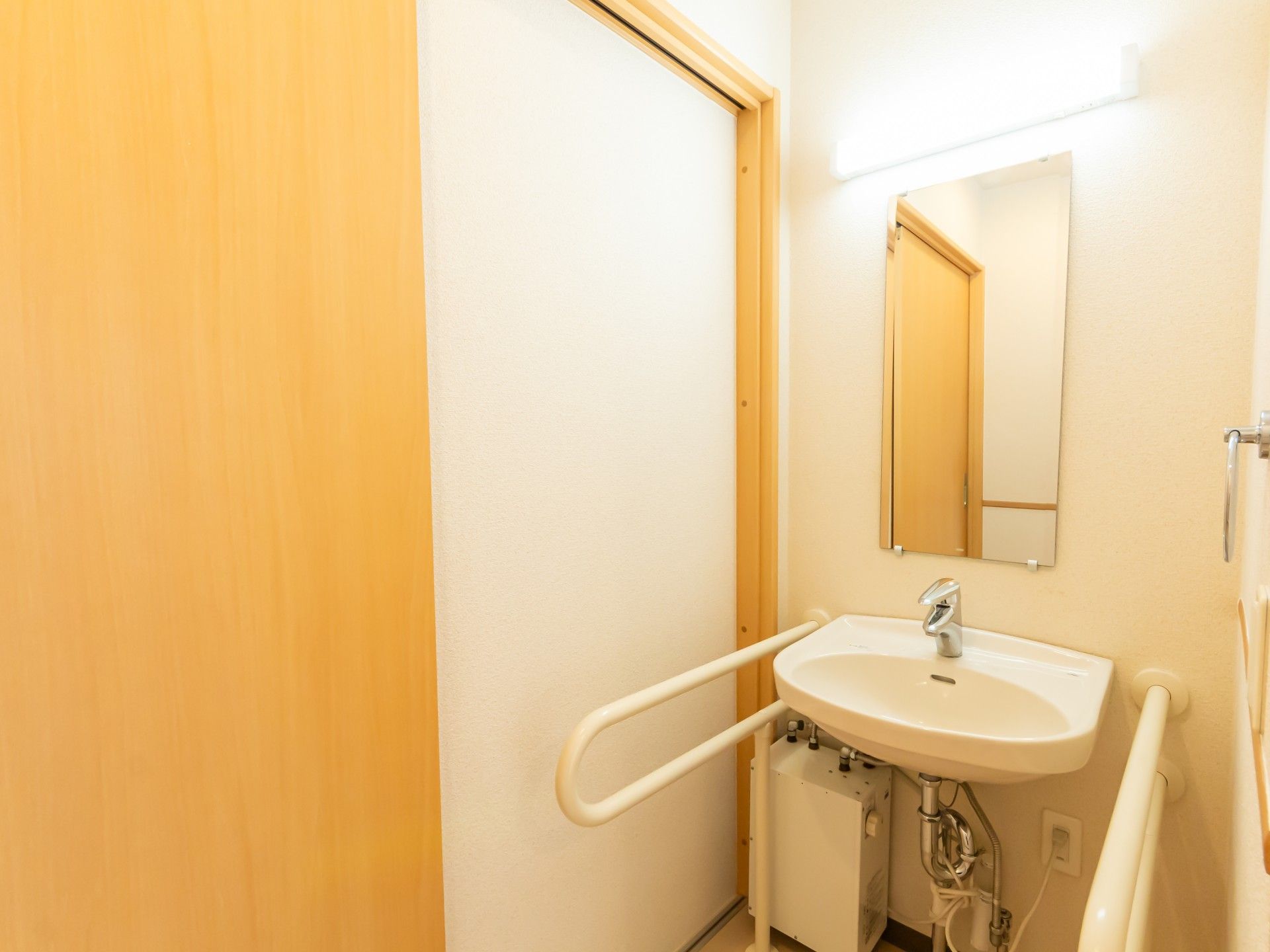 手すり付き洗面台