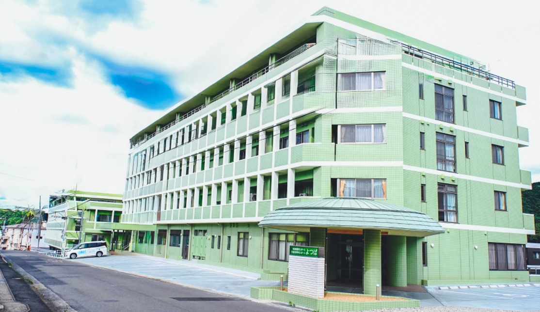 緑色の建物外観