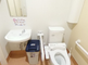 明るい介護施設のトイレ施設