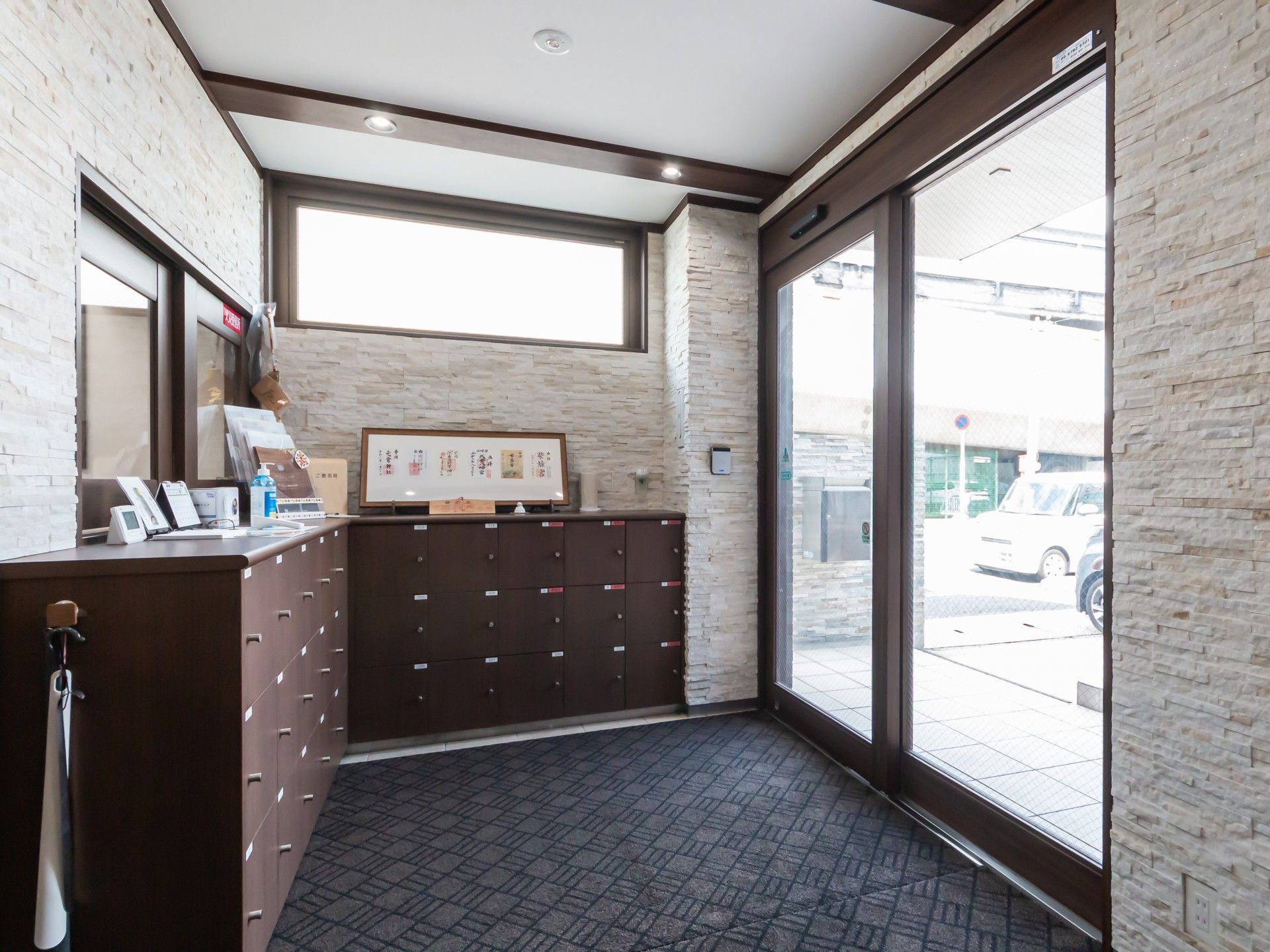 明るい玄関スペース