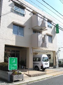 クリーム色を基調とした、落ち着きが感じられるシンプルな外観