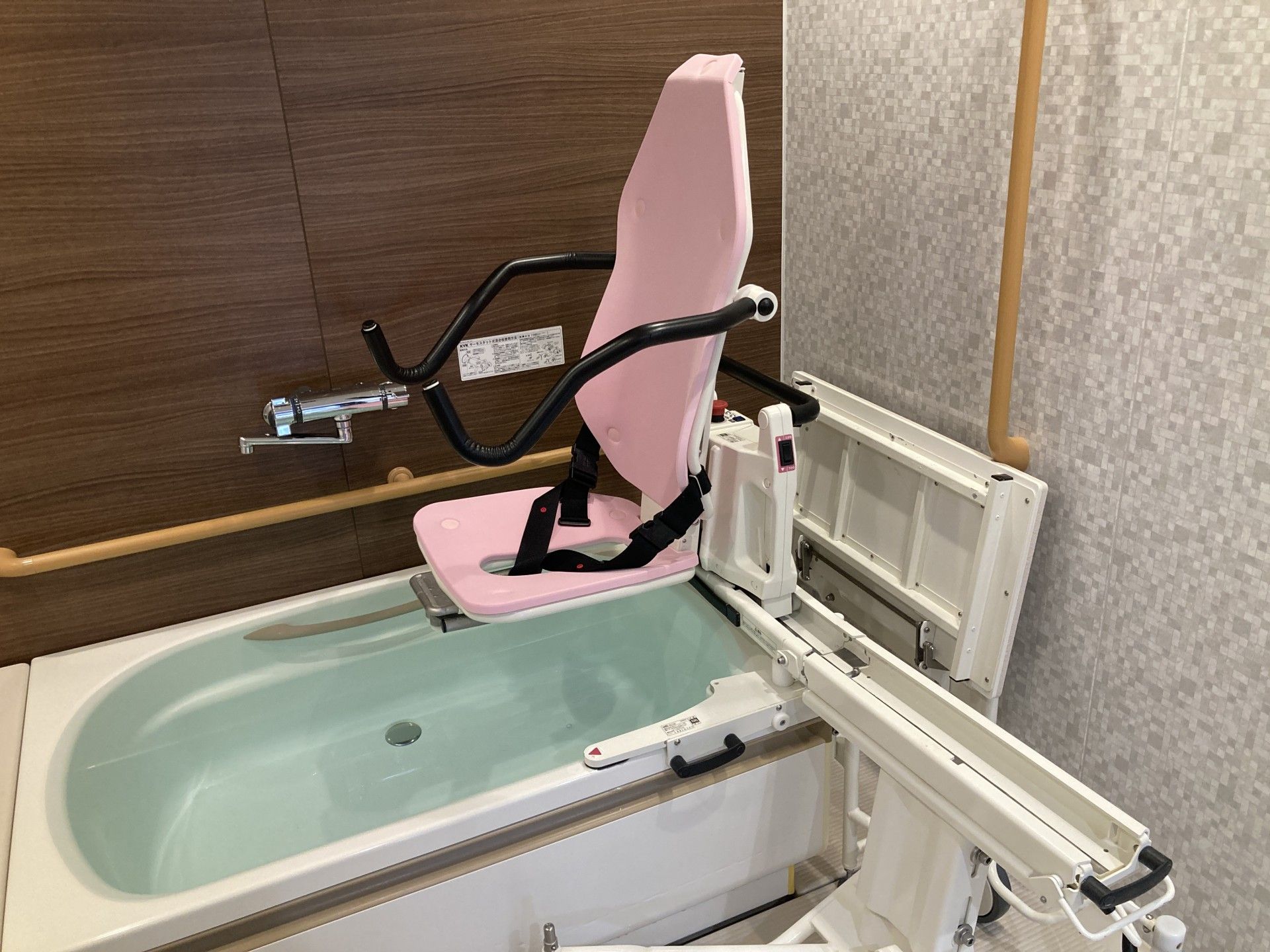 入浴用リフト付き浴槽