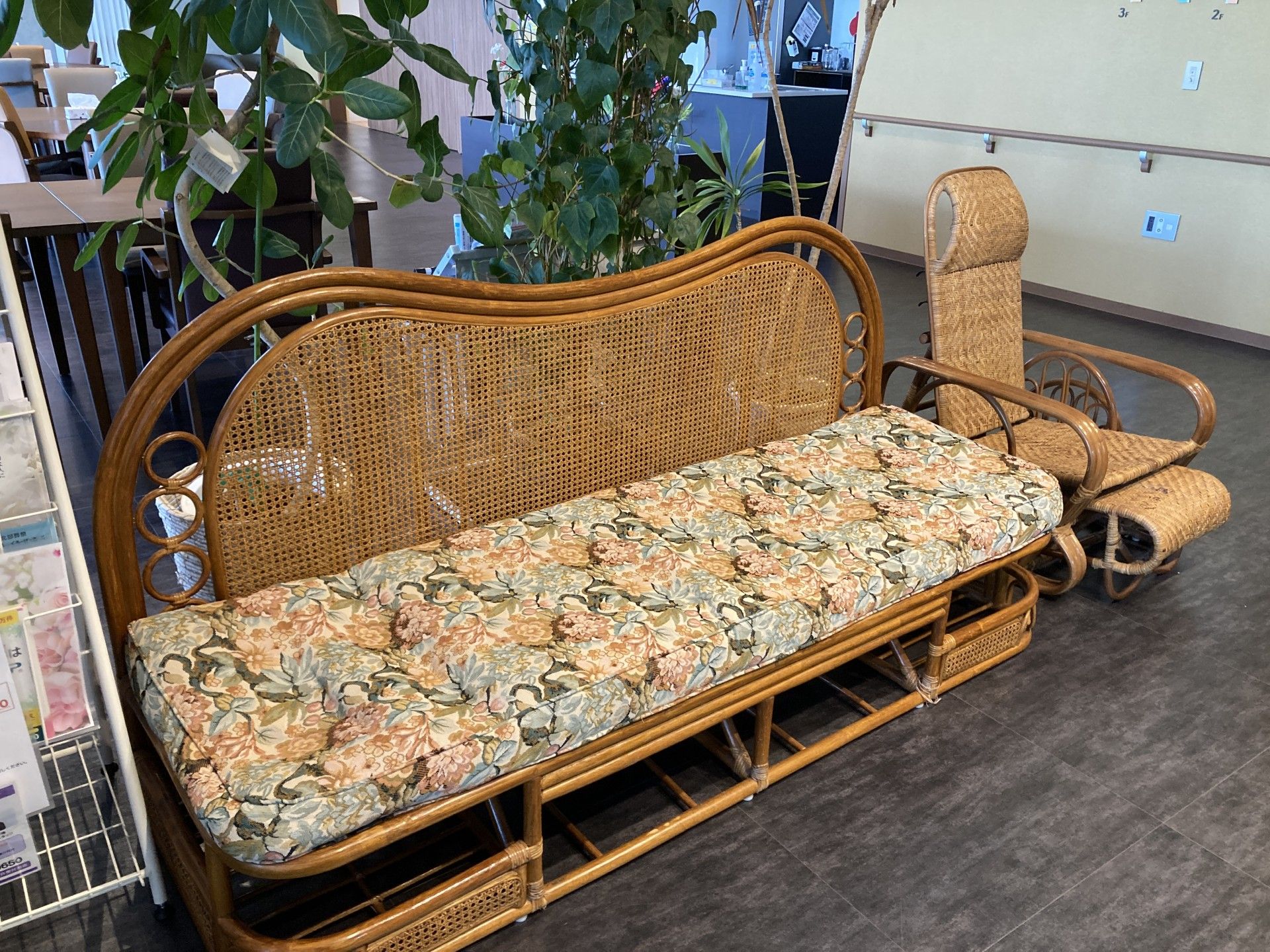 籐製のソファと椅子