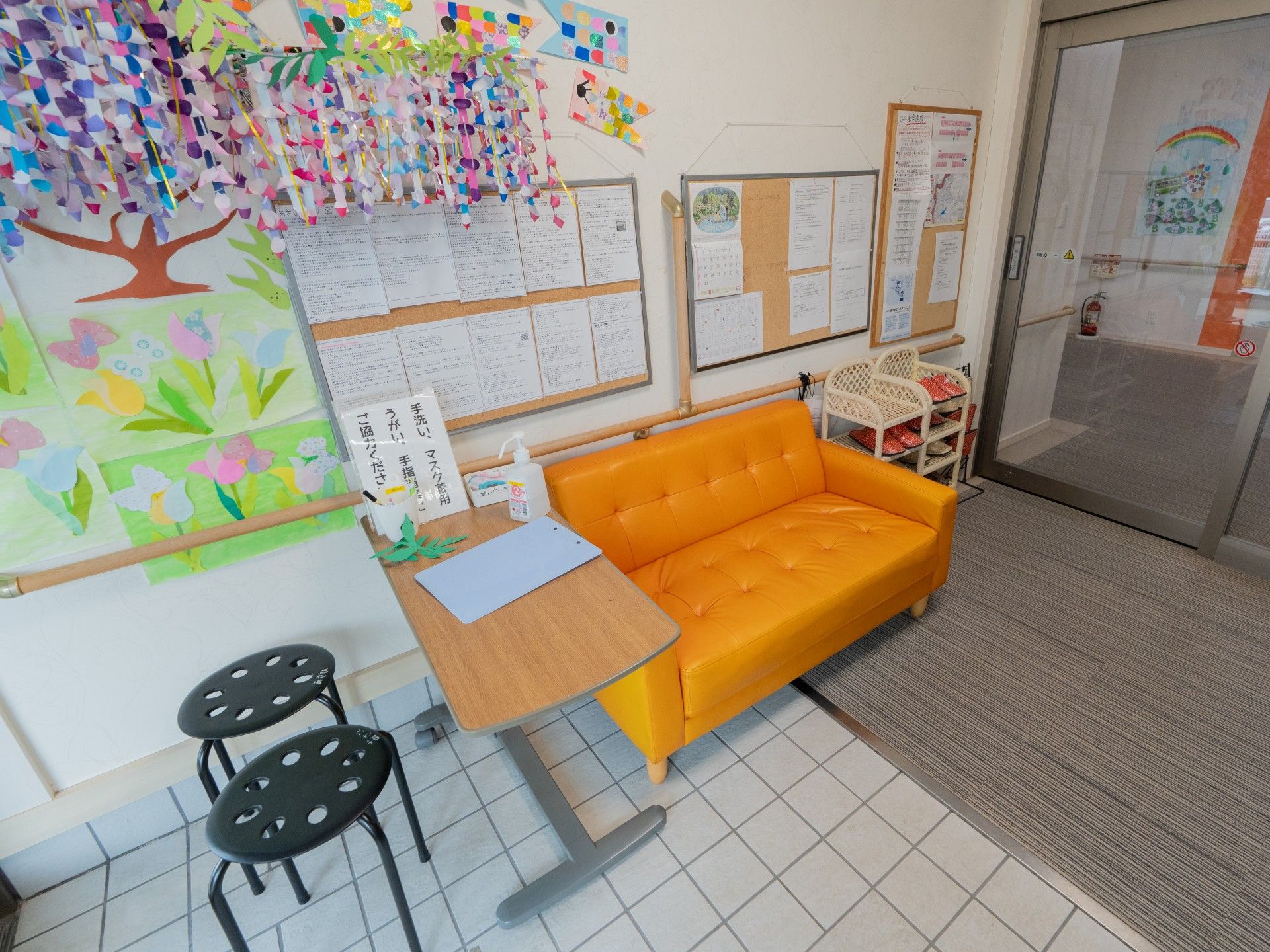 明るい待合スペース