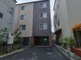 静かな住宅街に建つ施設外観