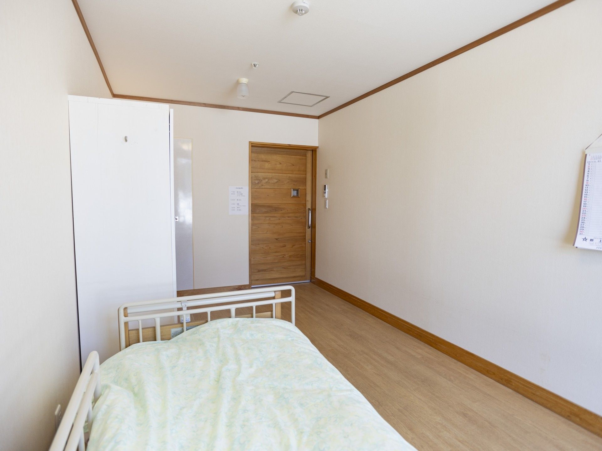 シンプルな個室の一角