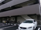 介護施設の駐車場と外観