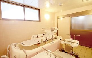 快適な入浴設備の部屋