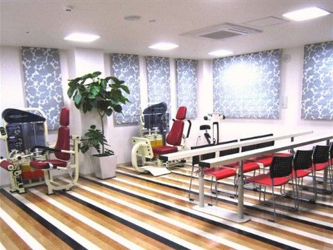 ラ・ナシカ よこすかのリハビリ。運動機能の維持や向上を効果的にする機器を完備している。