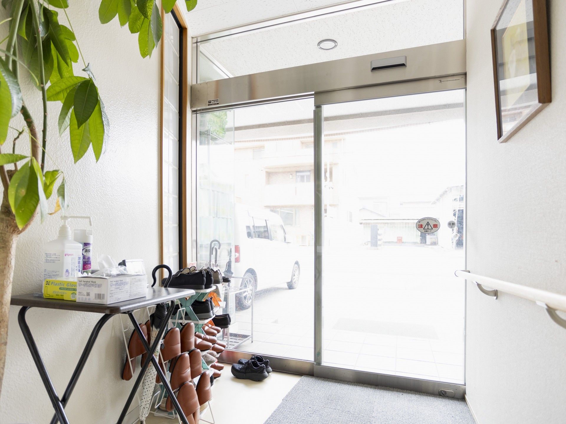 明るい玄関の様子