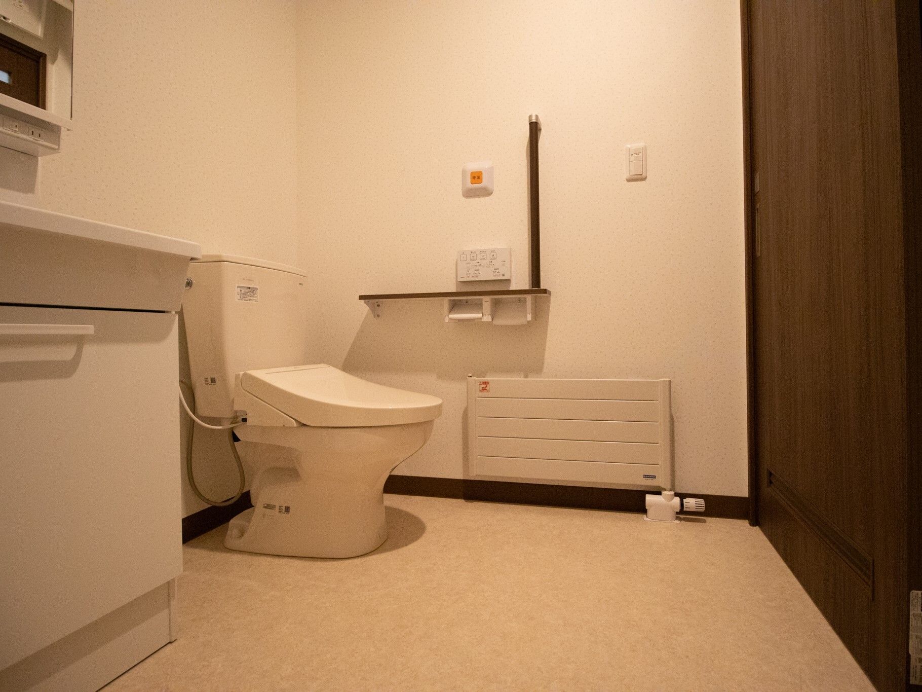 居室内にトイレがございます。スペースも広くとっているので快適に過ごせます。
