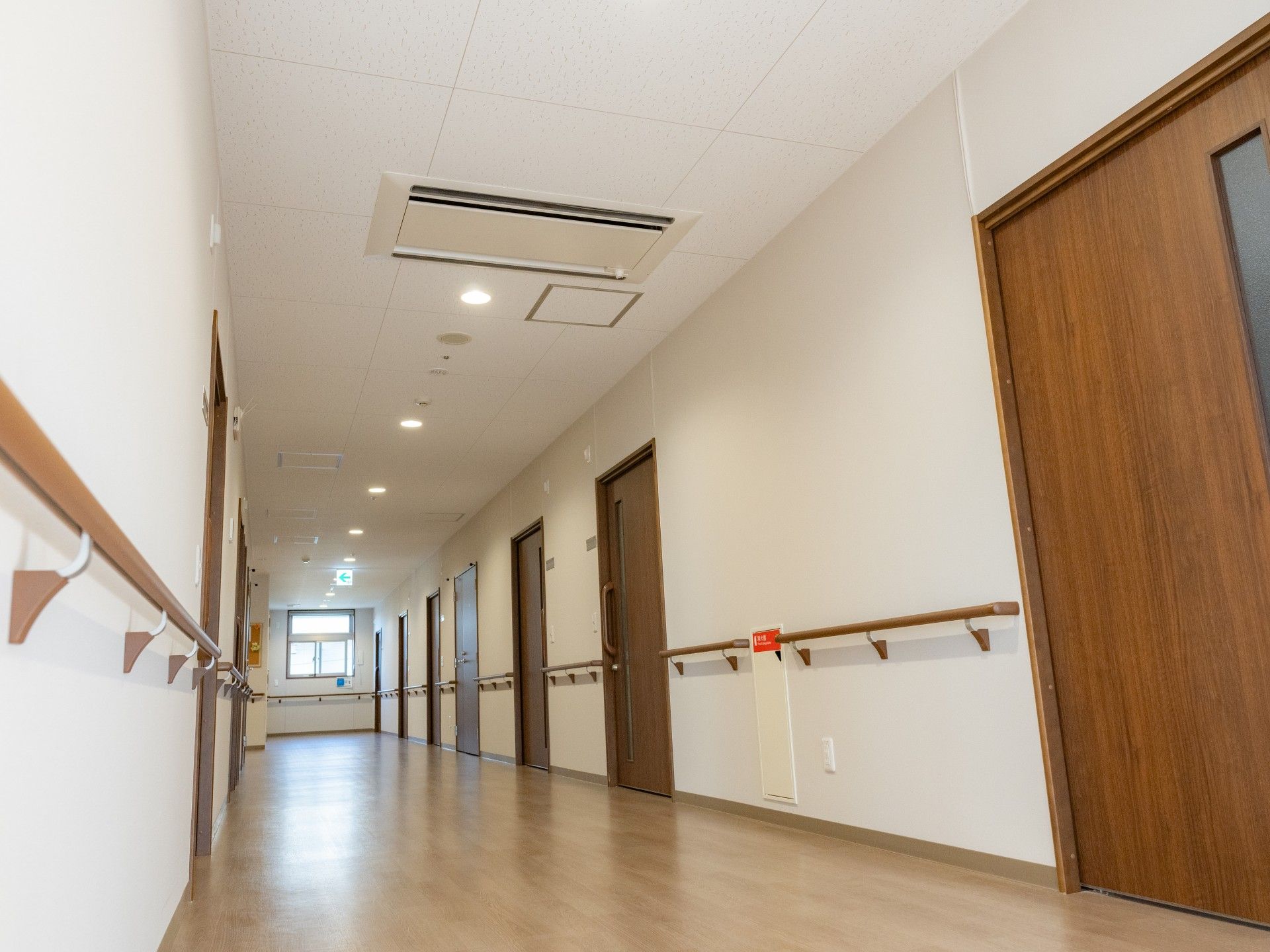 広々とした清潔な廊下