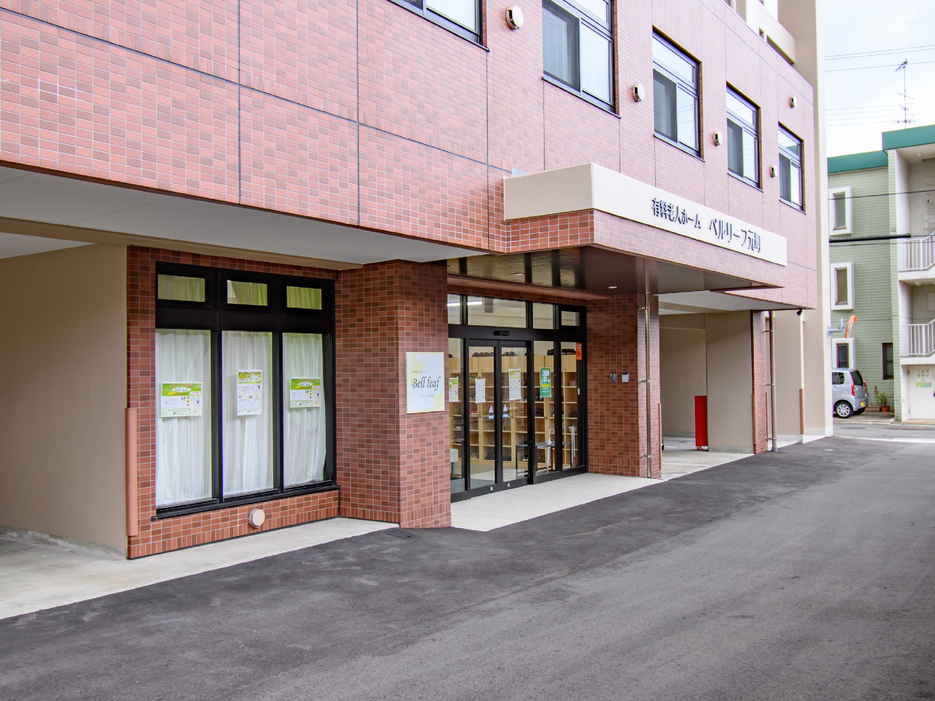 バリアフリー化された介護施設全体の外観