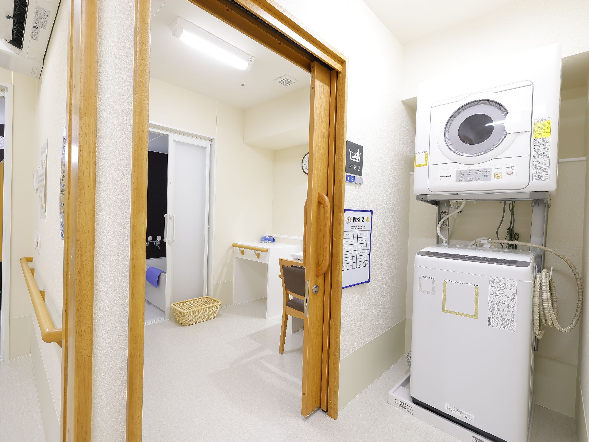 脱衣所の隣に設置され、入居者が自由に利用できるランドリー