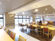 介護施設内の食堂の全景