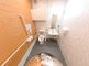 バリアフリー設計のトイレ空間
