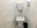 施設内の特殊な形のトイレの様子。介護仕様のトイレの様子を写したもの