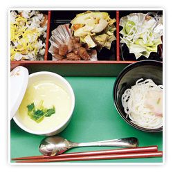 ちらし寿司とそうめんと茶碗蒸しのセット