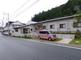 静かな住宅街の通りの様子