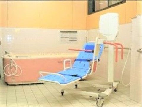 赤いりんごの機械浴室。充実した浴室環境となっております。ご負担の少ない、快適なご入浴が出来ます。