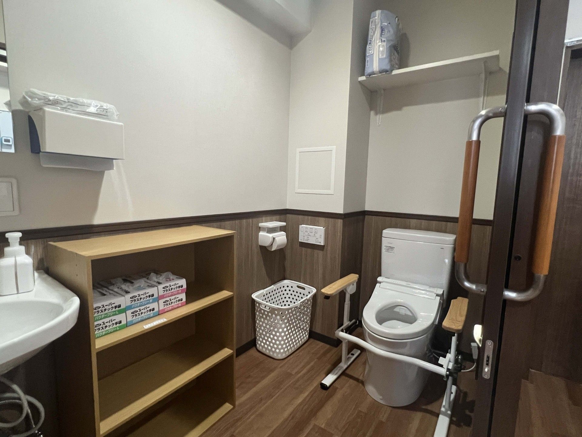 バリアフリーのトイレ空間