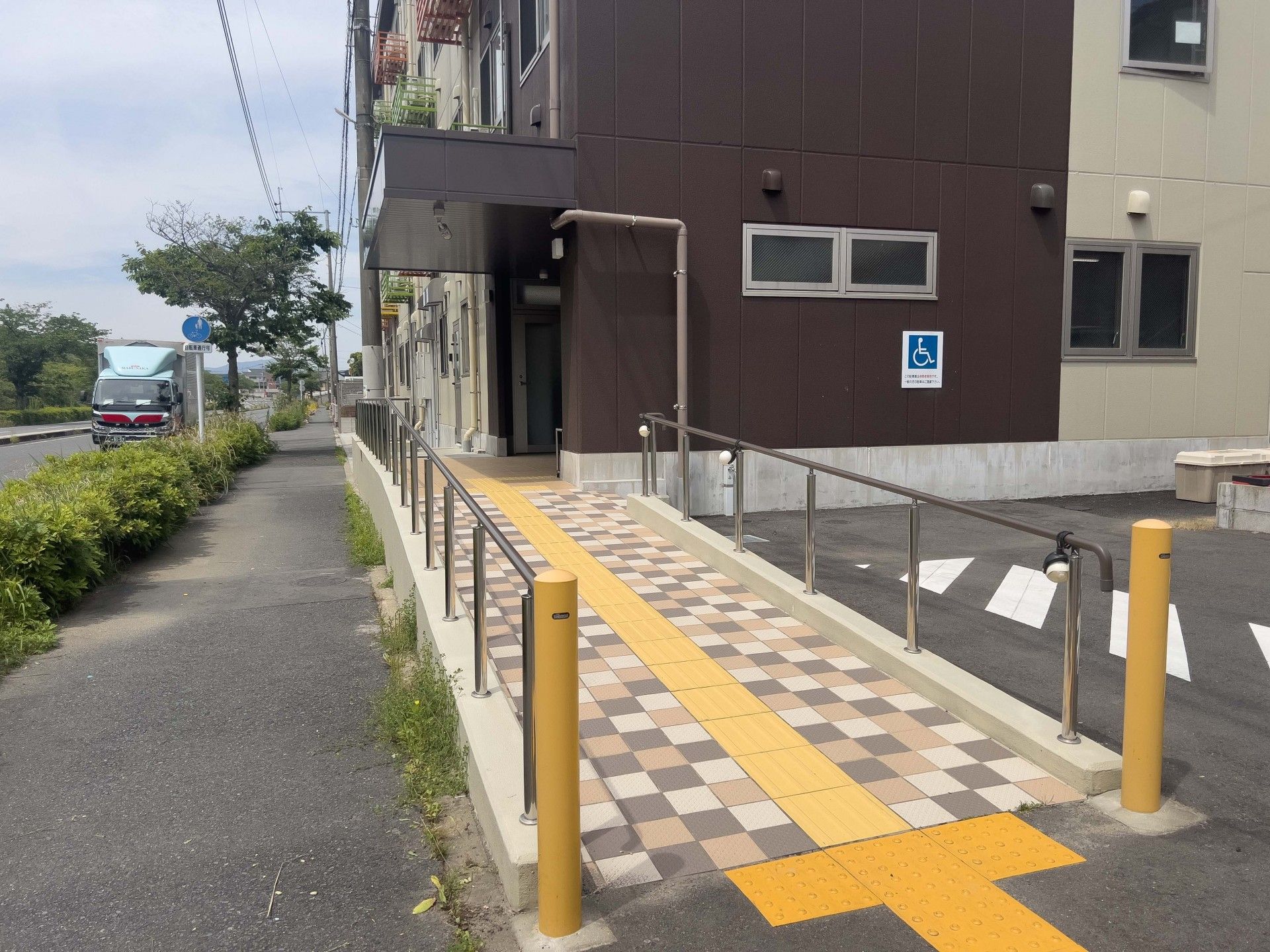 バリアフリーの入口施設