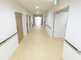 介護施設の廊下と部屋の入口