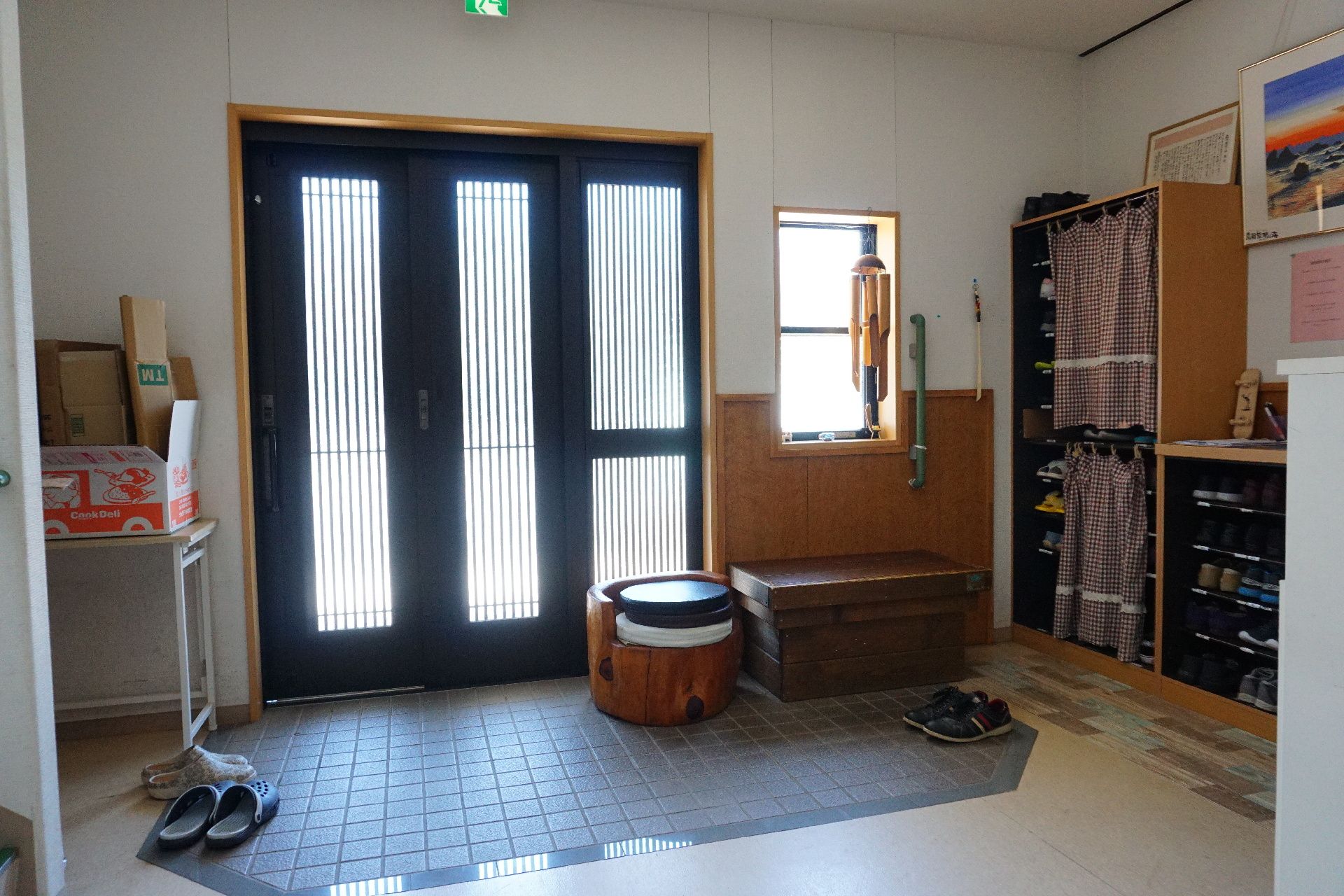 バリアフリー化されていて、段差がすべて取り払われている玄関