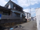 静かな住宅街の交差点