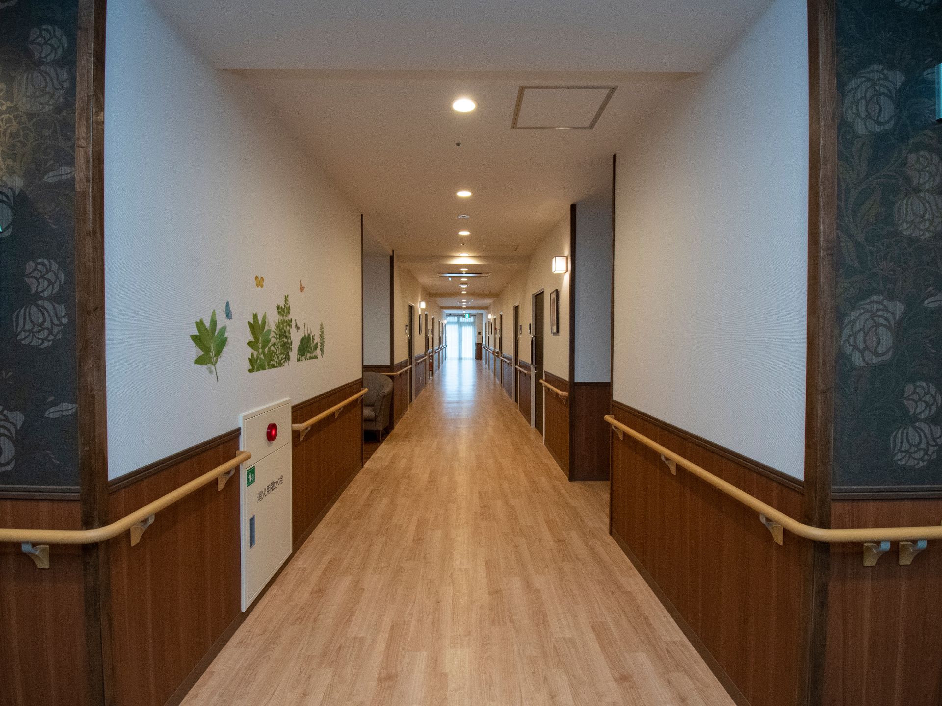 手すりを設置した廊下