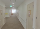 介護施設の明るい廊下と部屋の入口