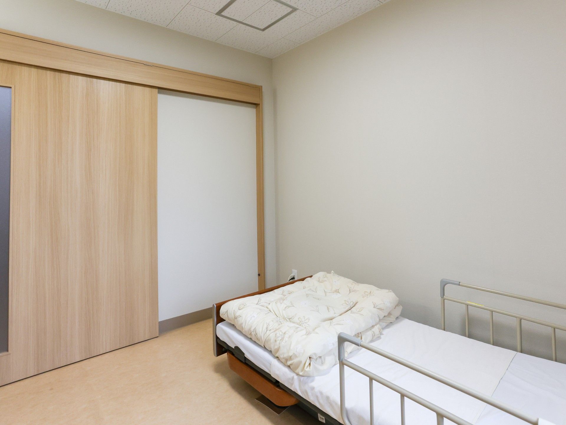 シンプルな個室の居室