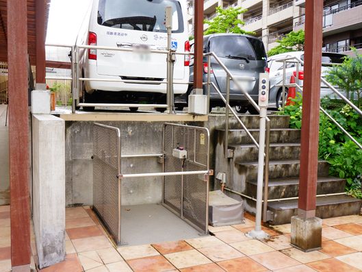 駐車場リフト