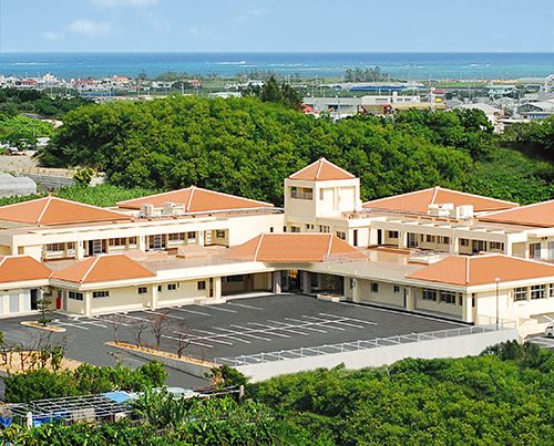 広々とした施設の全景