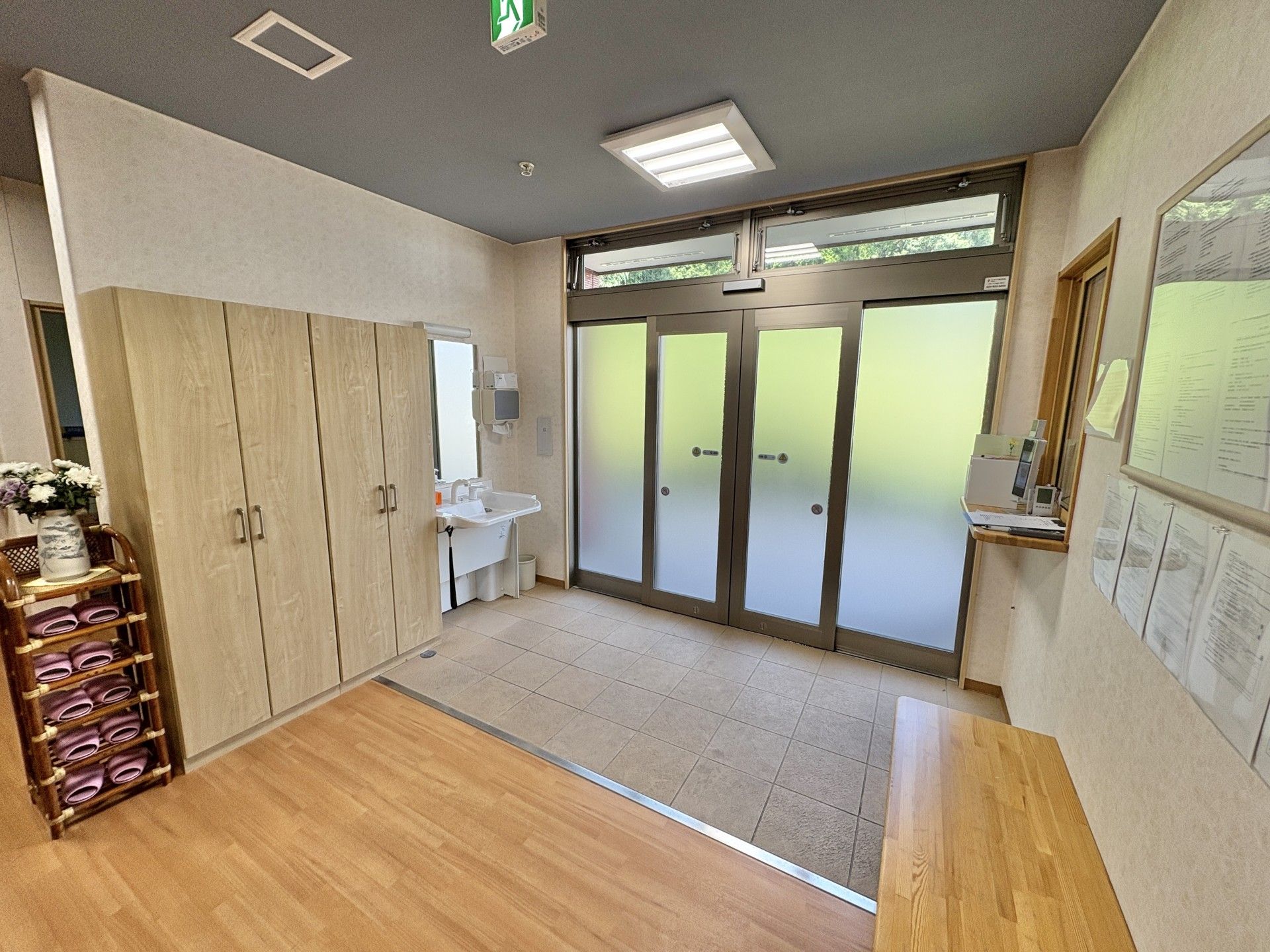 広い玄関スペース