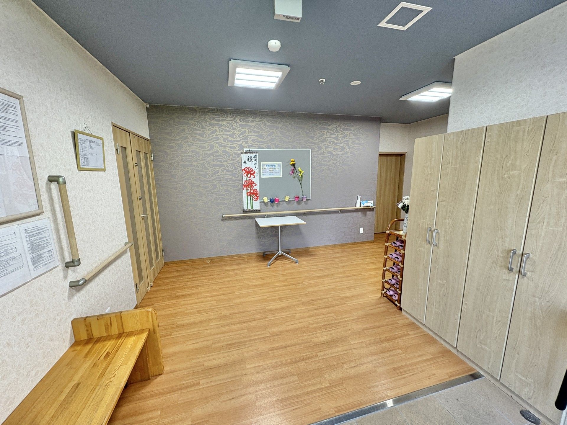 落ち着いた雰囲気の廊下