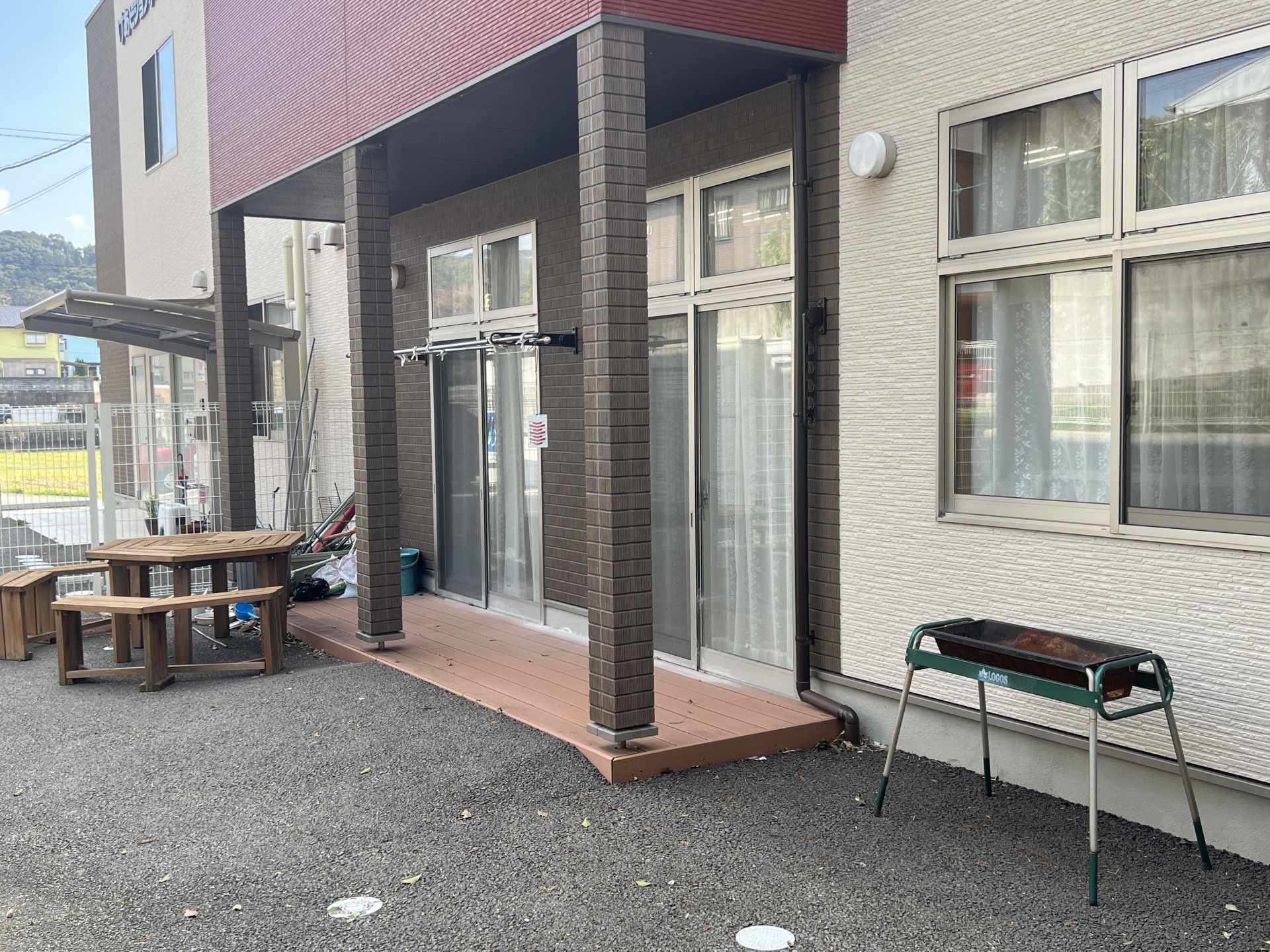 屋外休憩スペースの様子