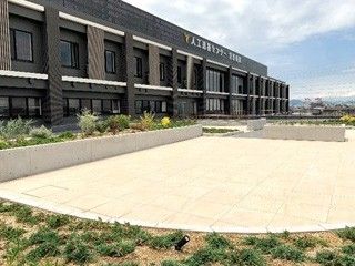 広い中庭のある建物