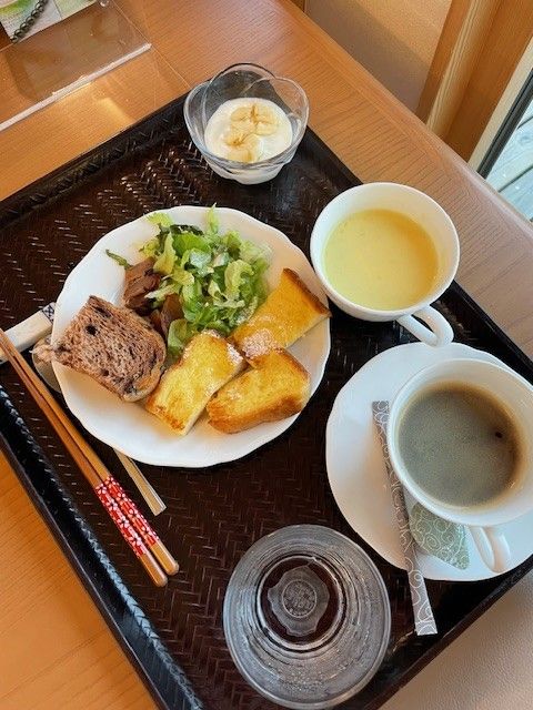 バランスの取れた朝食風景