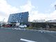 静かな周辺環境の建物