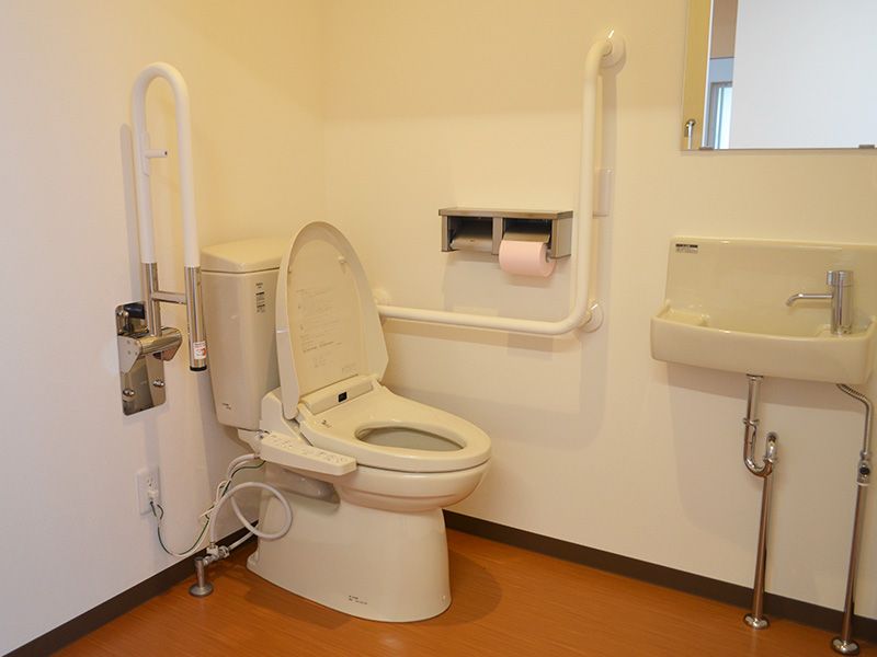 手すり付きトイレ設備