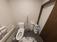 バリアフリー設計のトイレ空間