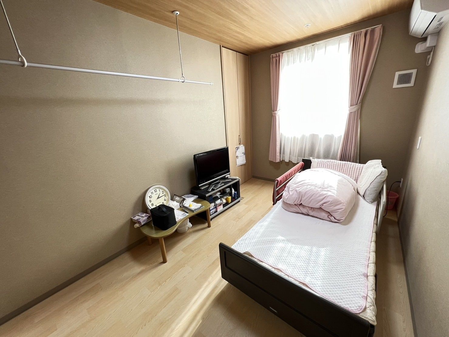 ゆったりとした個室の居室