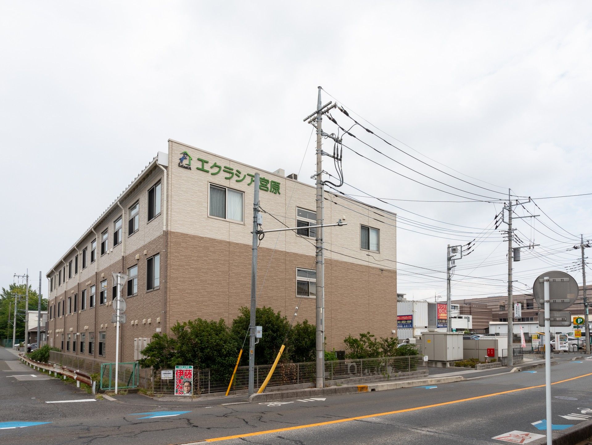 ゆったりとした建物の外観