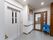 明るい廊下と扉