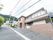 ゆったりとした外観の建物