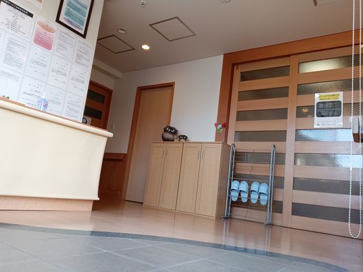 明るい受付エリア