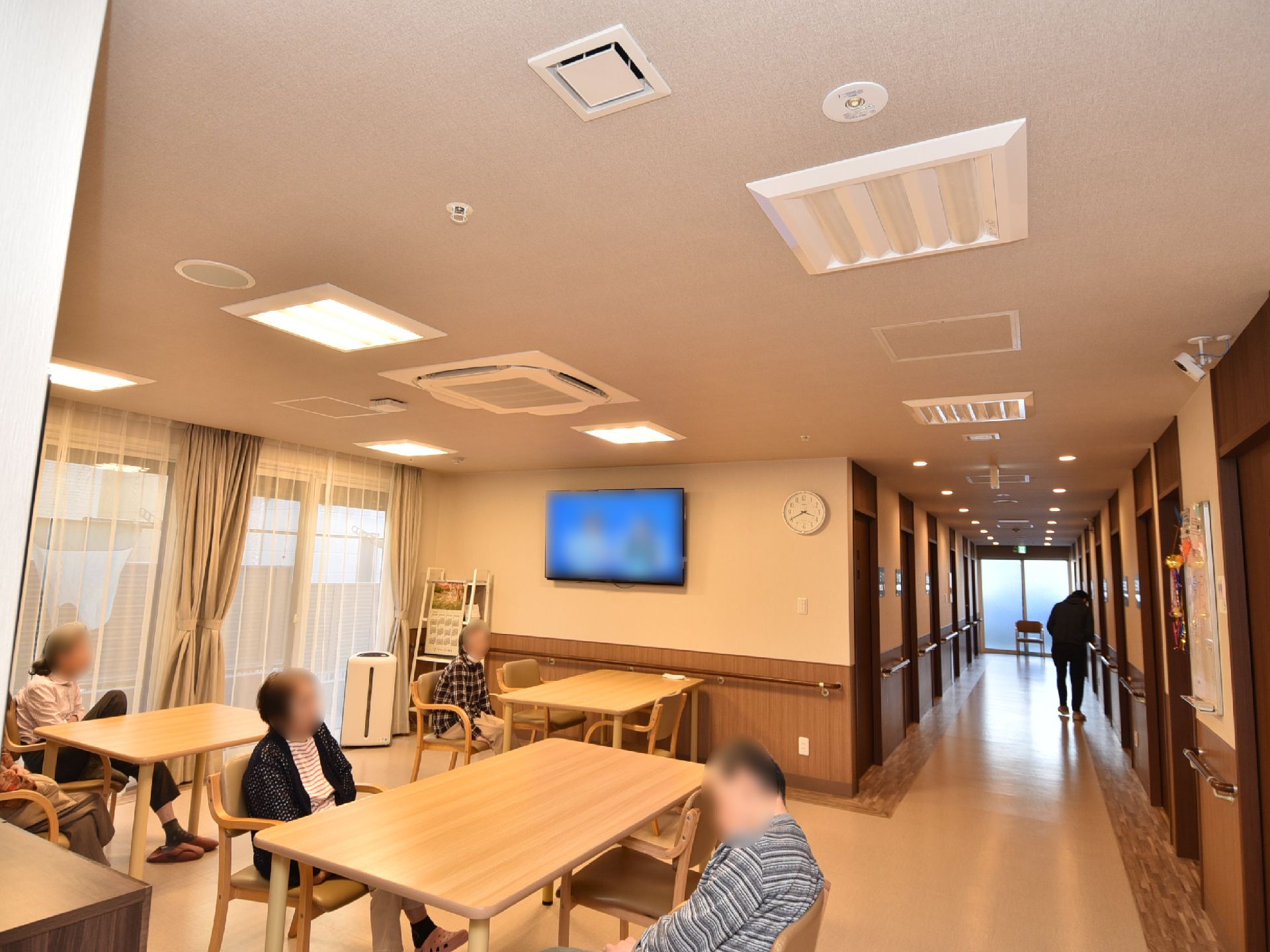 テレビのある共有スペース