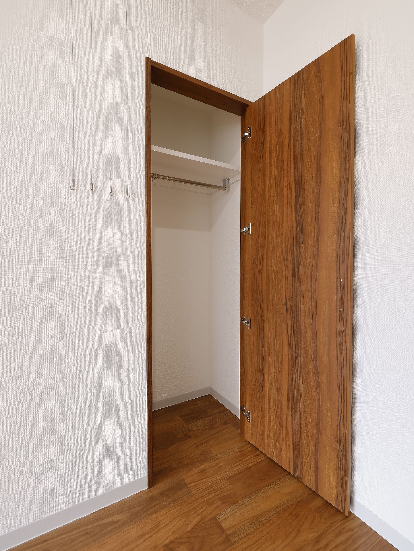 自宅から持参した衣服を掛けておくことができるクローゼット