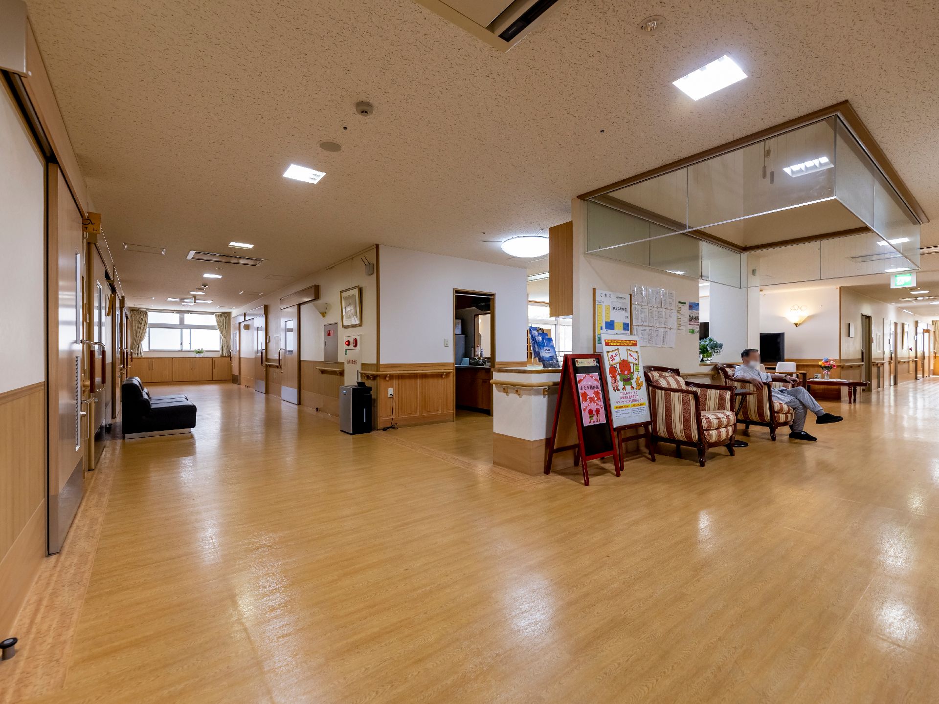 手すりのある廊下